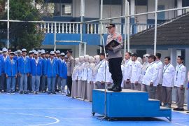 Kapolsek  Bandongan ajak pelajar jauhi kenakalan remaja