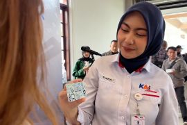 KAI Commuter luncurkan pembayaran nontunai KMT di Stasiun Bandung