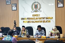 Gubernur perpanjang masa jabatan KPID Kalsel