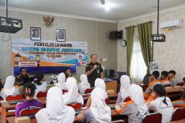 Kejati Kepri edukasi pelajar untiuk cegah hoaks dan cyberbullying