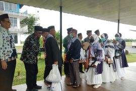 56 orang jamaah haji Belitung tiba dengan selamat di Bandara Internasional H. AS Hanandjoeddin