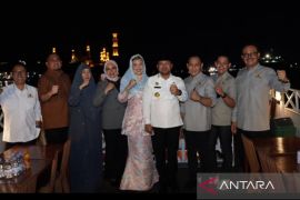 Gubernur Kaltim  ajak komisi VI DPR RI wisata susur Sungai Mahakam