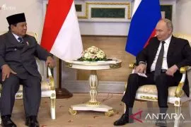 Warm welcome for Prabowo from Putin at St. Petersburg palace