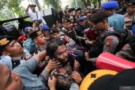 Pengamanan proses eksekusi rumah di Surabaya