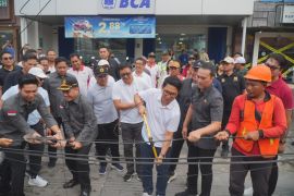 Kejari dan Pemkab Badung tertibkan kabel semrawut demi estetika