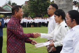 Bupati Buleleng lantik ribuan ASN