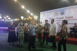 Jamal Mirdad sumbangkan  dua lagu saat kunker Komisi VII ke Kaltara
