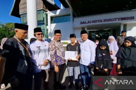 Tanamkan niat berhaji muda, Pemkot Bukittinggi luncurkan Tabungan Haji Pelajar