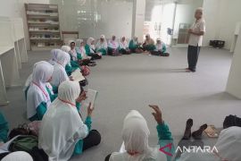 Bangka Barat bekali warga lansia teknik membaca