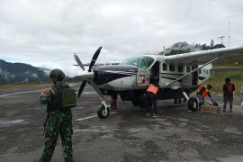 Satgas Kopasgat amankan akases menuju Bandara Sugapa