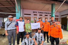 PERURI salurkan bantuan untuk korban tanah longsor di Purwakarta