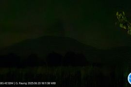 Gunung Raung erupsi dengan tinggi letusan 2 kilometer di atas puncak
