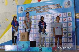 Wakil Jawa Tengah juara lead junior putri kejurnas KU panjat tebing