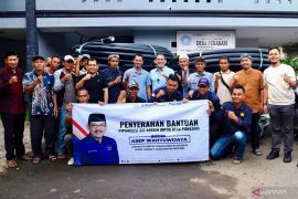 Asep Wahyuwijaya salurkan bantuan untuk masyarakat Kabupaten Bogor