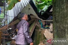 Polresta Ambon kerahkan personel bantu warga terdampak bencana longsor