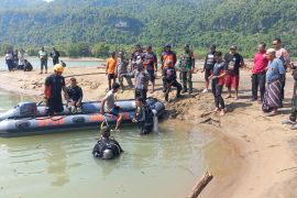 Tim SAR gabungan temukan dua korban tenggelam di Pantai Pancer Door