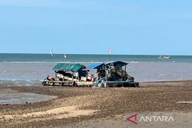 Polres Bangka Barat hentikan tambang liar bijih timah di Teluk Inggris