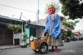 Ondel-ondel di tangan Pram-Doel