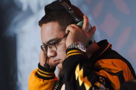 Dewa United Esports melepas pelatih Jayson Echem