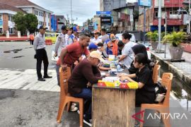 Polresta Ambon beri pelayanan sosial di momen Car Free Day