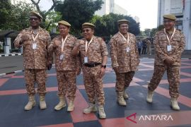 Kepala daerah pakai loreng cokelat saat mulai retret gelombang II