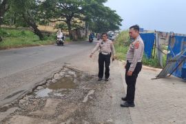 Polresta Tangerang pasang rambu imbauan di jalan rawan laka