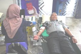 Kanwil Kemenkum Jateng gandeng RSUP Kariadi gelar donor darah