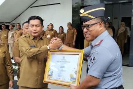 Pemkot Ambon terima sertifikat hak atas kekayaan intelektual dari Kemenkumham