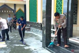 Polsek Kabila Bone gelar bakti religi di masjid