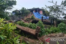 BNPB dirikan pos  komando mitigasi bencana tanah longsor di Ambon