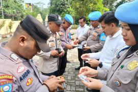 Cegah judi online, Propam periksa ponsel personel Polres Serang