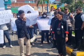 Warga unjuk rasa di RSUD Ponorogo tuntut perbaikan dan transparansi alkes