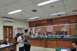 Terdakwa penipuan Rahmat benarkan saldo rekening tak cukup cairkan cek