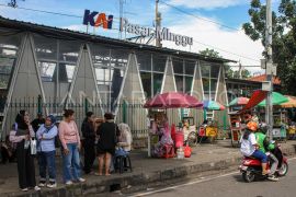 Gubernur Pramono akui trotoar di Jakarta belum sempurna