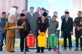 Gubernur Kaltim  ajak pegawai kurangi penggunaan botol plastik
