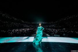 Konser Spektakuler Rossa di Malaysia Disambut Lautan Penggemar