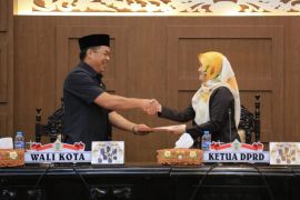 Wali Kota Probolinggo tanggapi pandangan umum fraksi terkait RPJMD