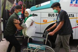 Jamaah haji kloter 33 tiba di Surabaya