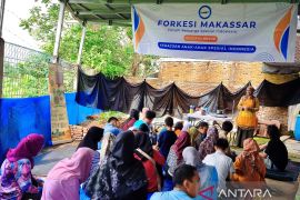 Forkesi Makassar gandeng UMKM latih anak berkebutuhan khusus membuat makanan