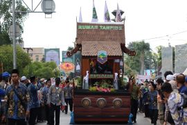 Kotabaru displays "Hebat Qur'anic Generation" decorated boat at MTQ