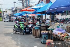 Pedagang Pasar Akik dukung bangunan pembatas, pemkot diminta tertibkan PKL