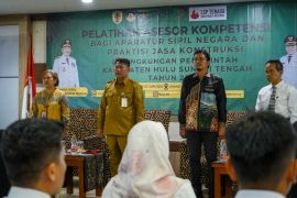 Bupati HST buka pelatihan asesor kompetensi bagi ASN