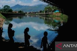 Peradi Karawang mendesak Jabar turun tangani pencemaran sungai Citarum