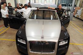 Hasil lelang Rolls-Royce buat renovasi rumah warga di Makassar