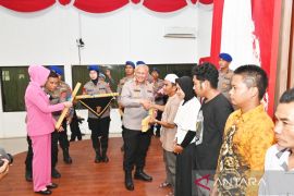 Polda Kalsel bedah rumah 327 unit di HUT ke-79 Bhayangkara