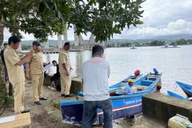 Pemkot Ambon beri bantuan 12 unit mesin kapal dorong ekonomi nelayan