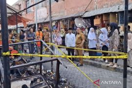 Wako Ramlan minta kios pedagang Keripik Sanjai yang terbakar dipindahkan