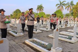 Polresta Bandarlampung gelar ziarah dan tabur bunga di Taman Makam Pahlawan