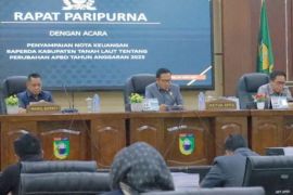 Pemkab sampaikan Raperda Perubahan APBD Tanah Laut Tahun 2025 ke dewan