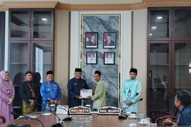 Pemkot Jambi salurkan bantuan senilai Rp5 juta untuk masjid